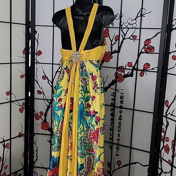 Tony Bowls Paris Cross Bodice Gown - Picture 9 of 15